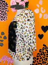 Cargar imagen en el visor de la galería, Blusa Leopardo
